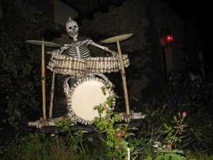rrick or treat skelett rrick or treat skelett